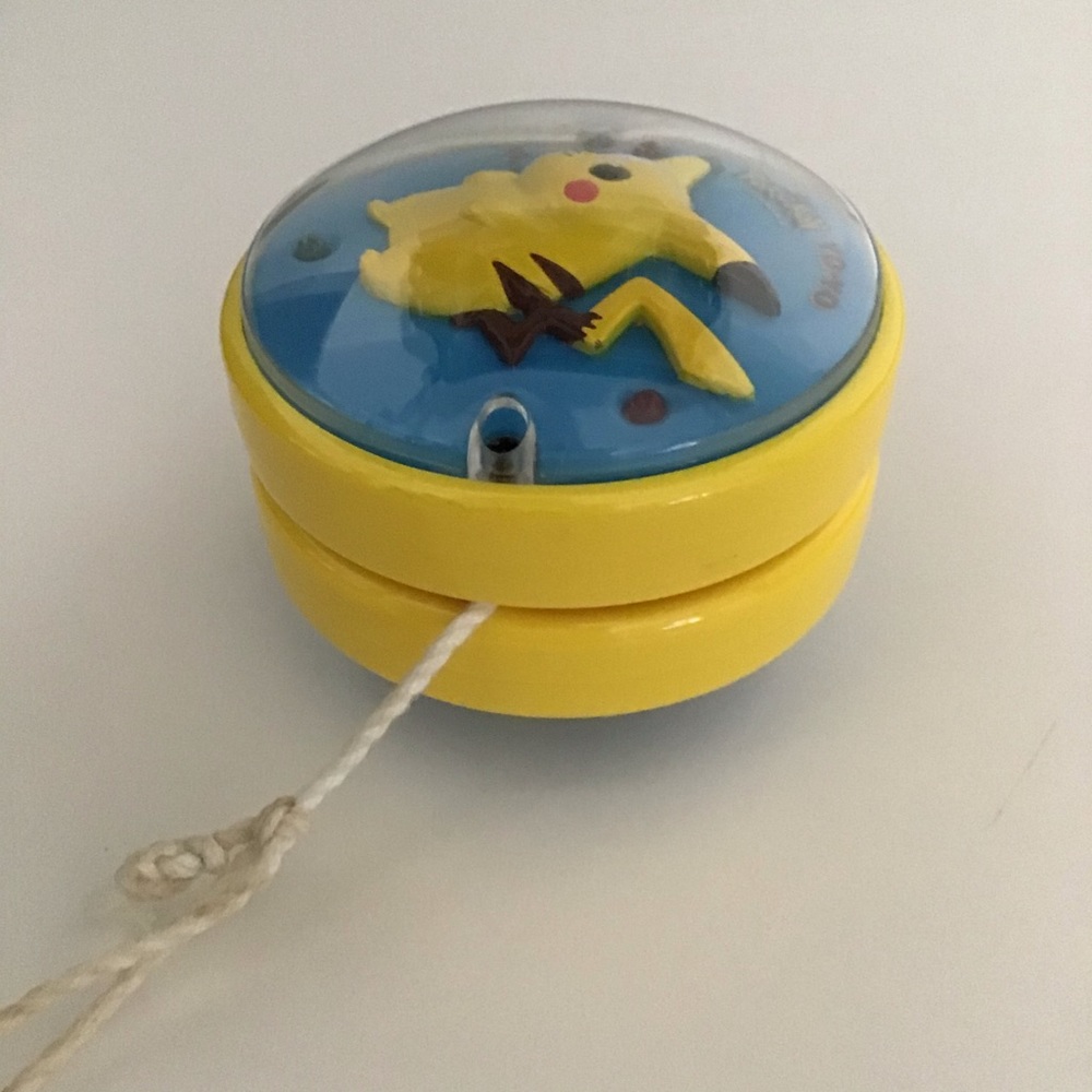 Pokemon Pikachu Yo-yo Lights Up Toy Vintage Yo yo Light - Picture 9 of 15